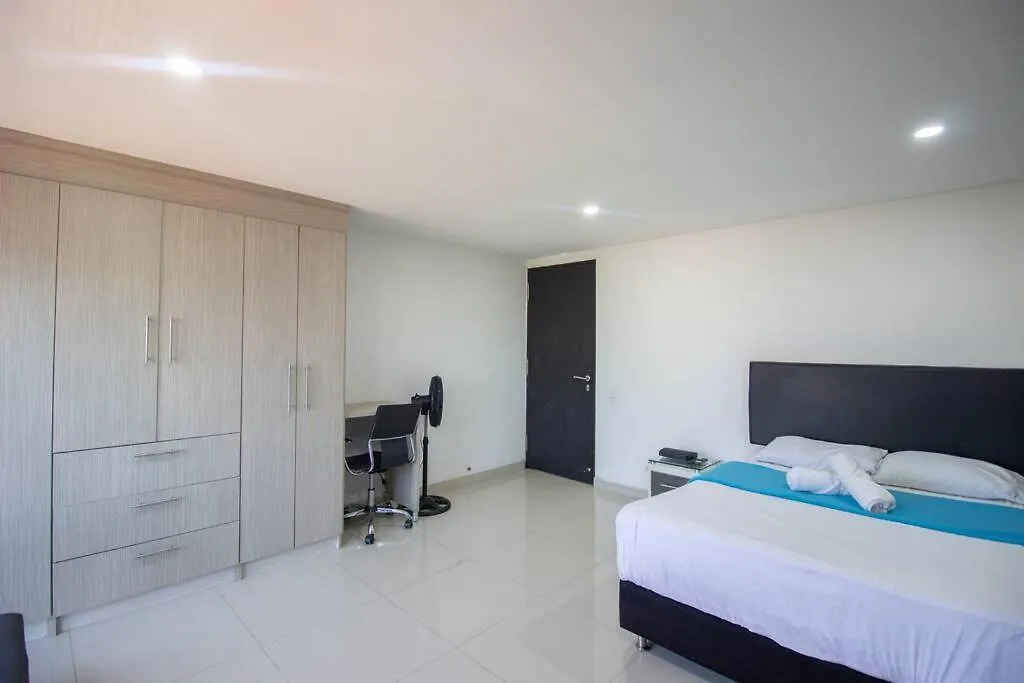 Avenida El Poblado Con Garage Y Lavanderia 506 Medellin Apartment