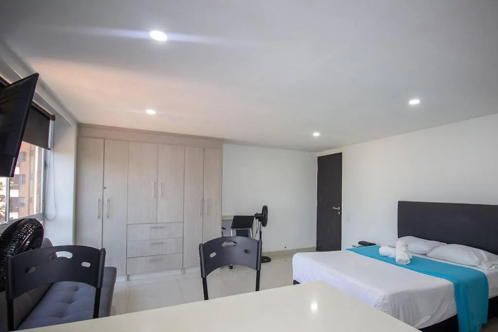 Apartment Avenida El Poblado Con Garage Y Lavanderia 506 Medellin