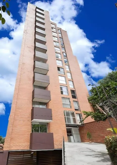 Avenida El Poblado Con Garage Y Lavanderia 506 Medellin